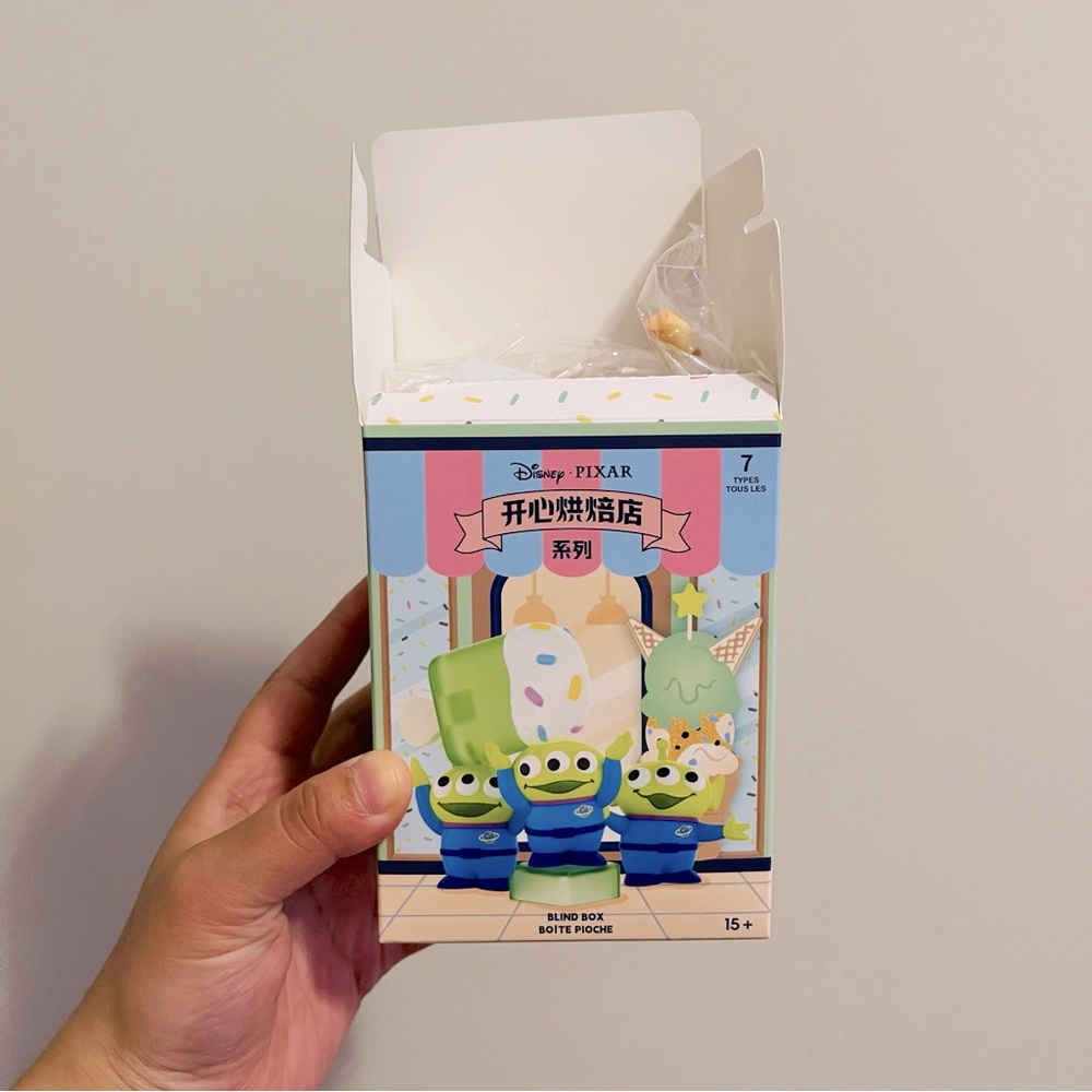 🌹 Miniso Disney Pixar Happy Bakery Dessert Blind Box